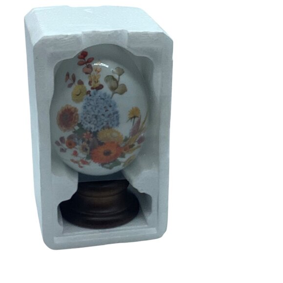 Vtg Avon 1987 Autumns Colors Porcelain Egg E. Hoffmann Floral Wooden Stand 4” - Picture 6 of 6